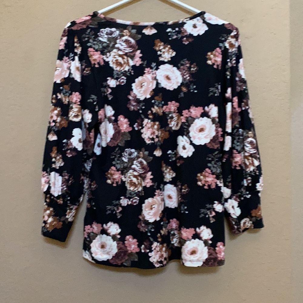 Floral top mid length sleeves - Picture 3 of 4